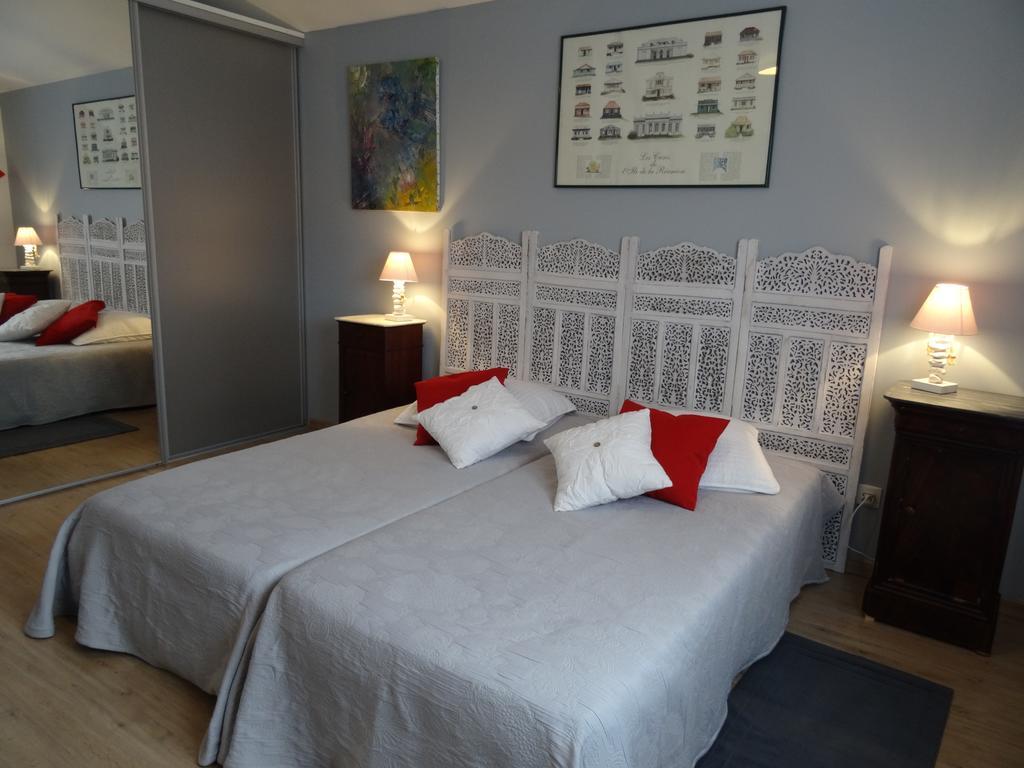 Une Chambre En Ville Savigneux  Ngoại thất bức ảnh