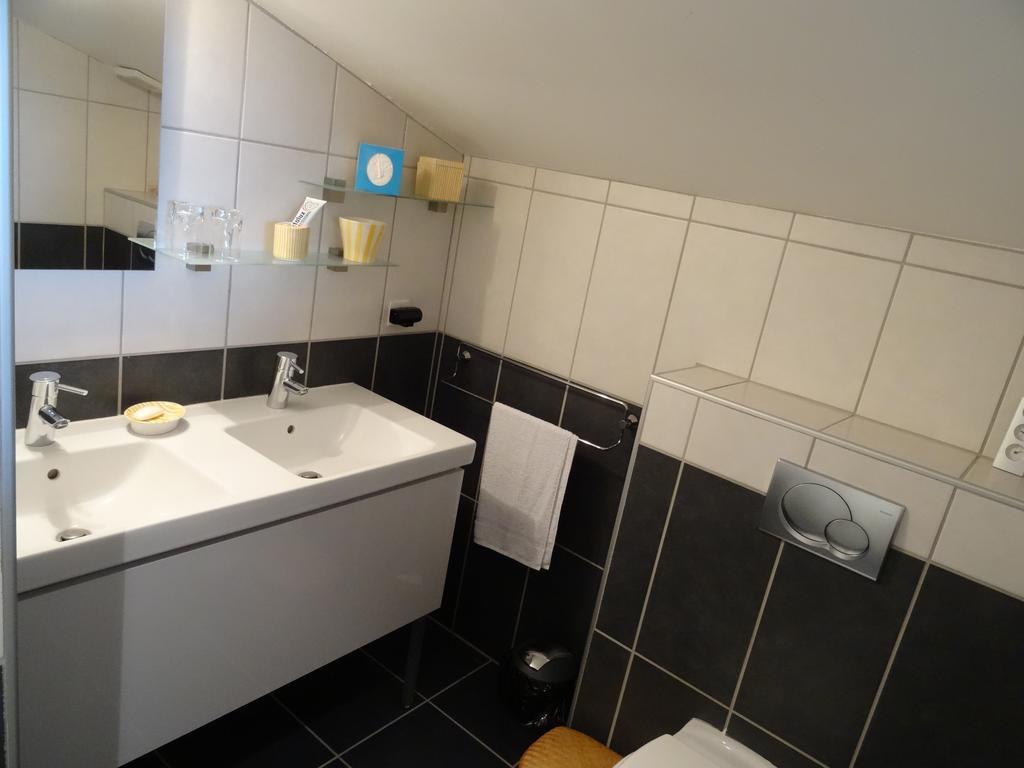 Une Chambre En Ville Savigneux  Phòng bức ảnh